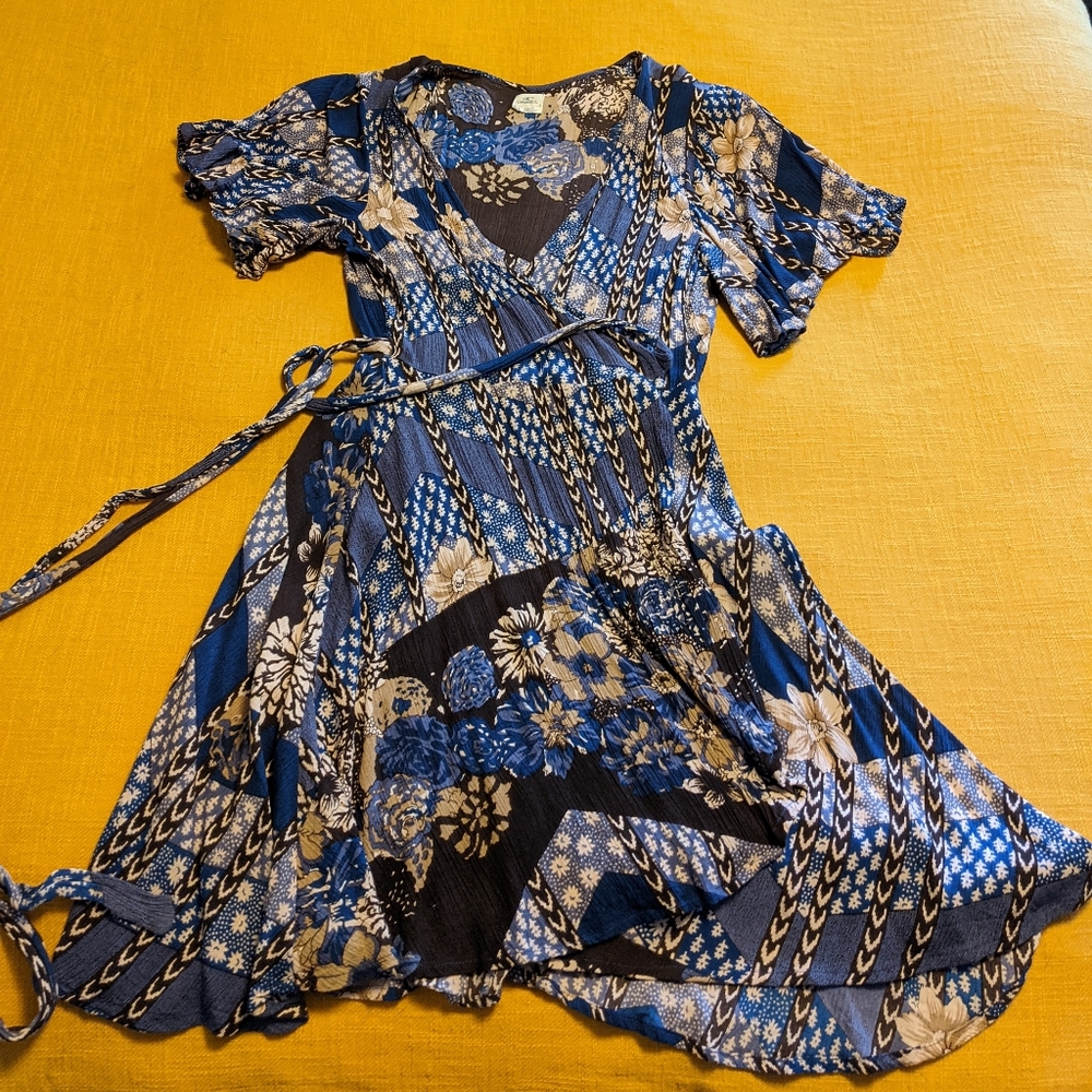 O’Neill blue wrap dress large w/ flutter sleeves